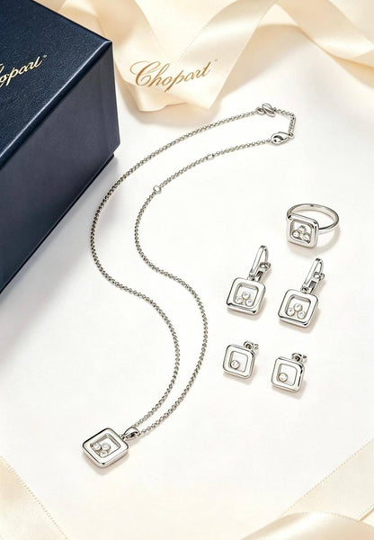CHOPARD SET 
MASTER✨💫
NECKLACE 
BANGLE BIG 
EARRING SMALL AND RING 
FULL SET 175 dhs✅ 
WITH BOX AND PAPER BAG🛍️🎁

Zain89
♥️♥️♥️