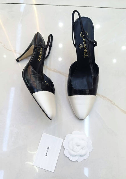 Chanel 
*High quality*❤️
*size: 36 to 42*❤️
410 dhs✅✅

Zain119
♥️♥️♥️