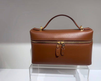 Loro Piana
90 dhs🇦🇪
SIZE：19cm
High-quality 

with box🎁🎁🎁

Zain35
♥️♥️♥️