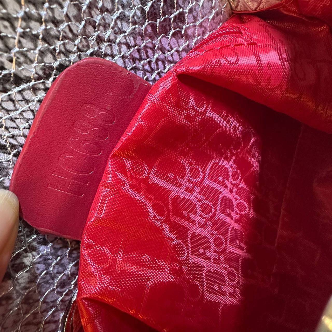 DIOR
HIGH QUALITY 
WITH BOX 
🎁🎁🎁

120 dhs✅

Zain295
♥️♥️♥️