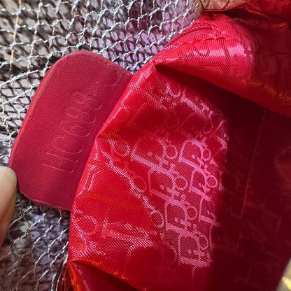 DIOR
HIGH QUALITY 
WITH BOX 
🎁🎁🎁

120 dhs✅

Zain295
♥️♥️♥️