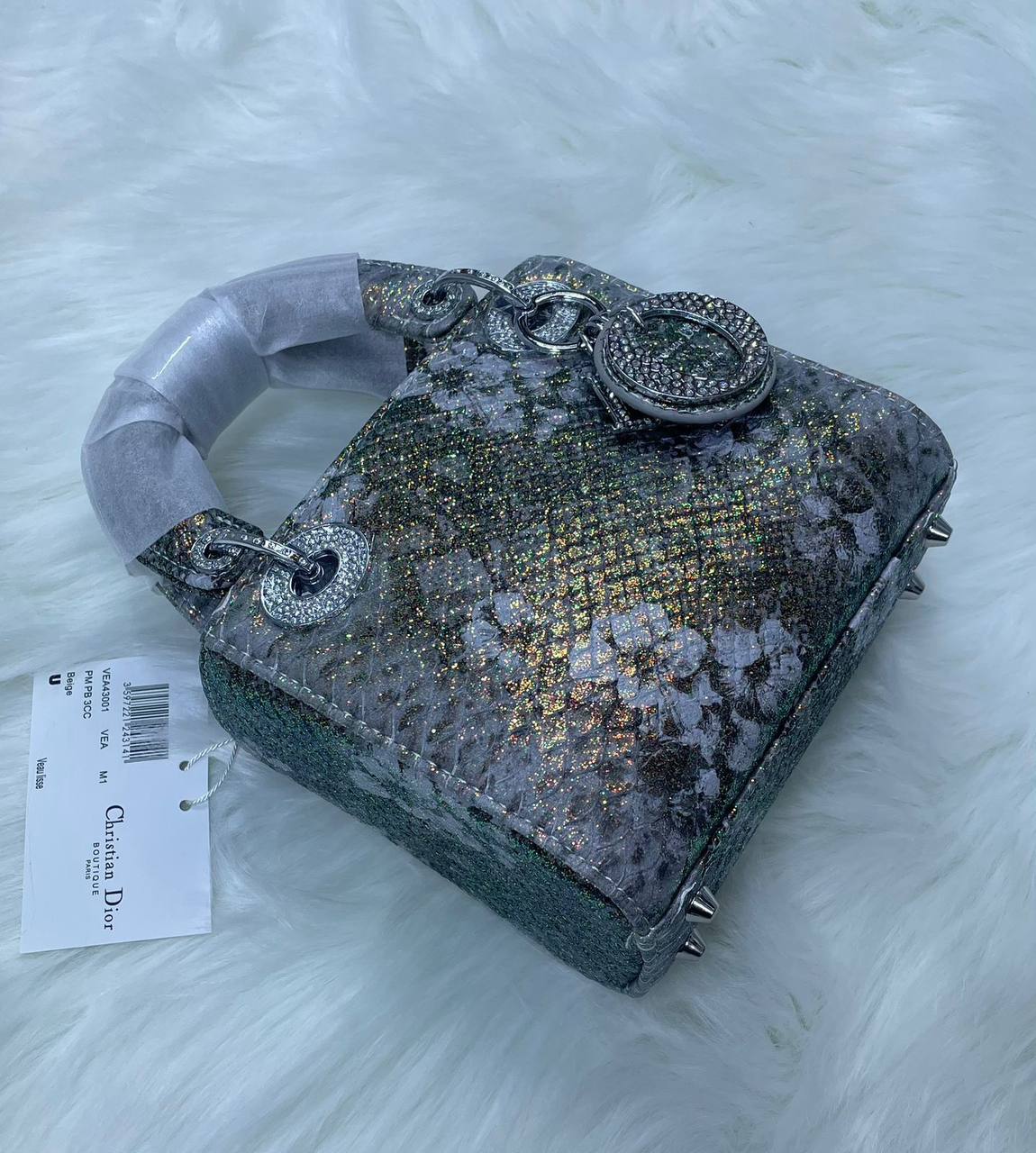 Dior
with box
🎁🎁🎁

120 dhs✅

Zain72
♥️♥️♥️