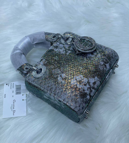 Dior
with box
🎁🎁🎁

120 dhs✅

Zain72
♥️♥️♥️