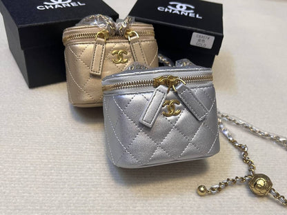 Chanel
90 dhs✅

with box
🎁🎁🎁

size small

Zain26
♥️♥️♥️