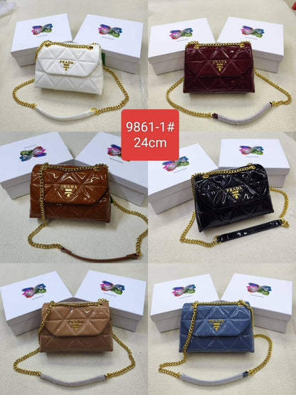 Prada
90 dhs✅

with box
🎁🎁🎁

size 24cm

Zain26
♥️♥️♥️