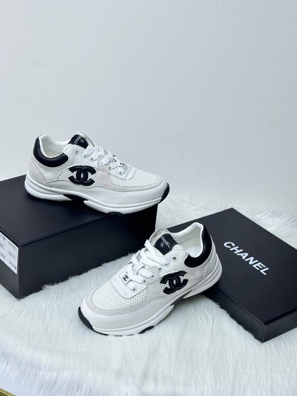 Chanel Shoes
New arrived 
Size 36 to 41
150 dhs🪙🌨️

Zain21
♥️♥️♥️