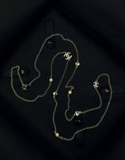 *CHANEL* 🤍
* Long Chain Necklace 
* Gold-Finish Metal with Stones 
* ⁠↗️ *Super Master Quality ®️* 🫆
*105 dhs❣️* with *Normal* Box & Bag
*150 dhs❣️* with *Orignal* Packaging

Zain106
♥️♥️♥️