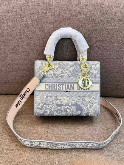 Dior
105 dhs🌺 
high quality

Zain26
♥️♥️♥️