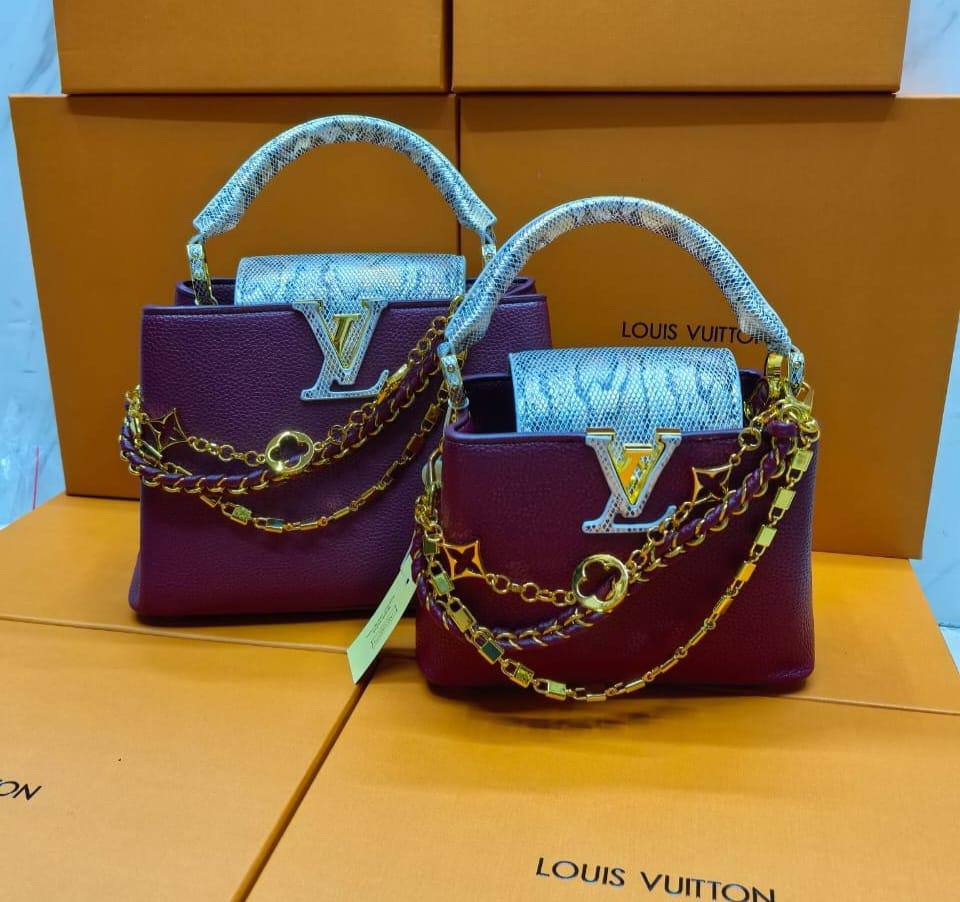 LV
27 cm 150 dhs💓
 20 cm 130 dhs💓
with box
🎁🎁🎁

Zain143
♥️♥️♥️