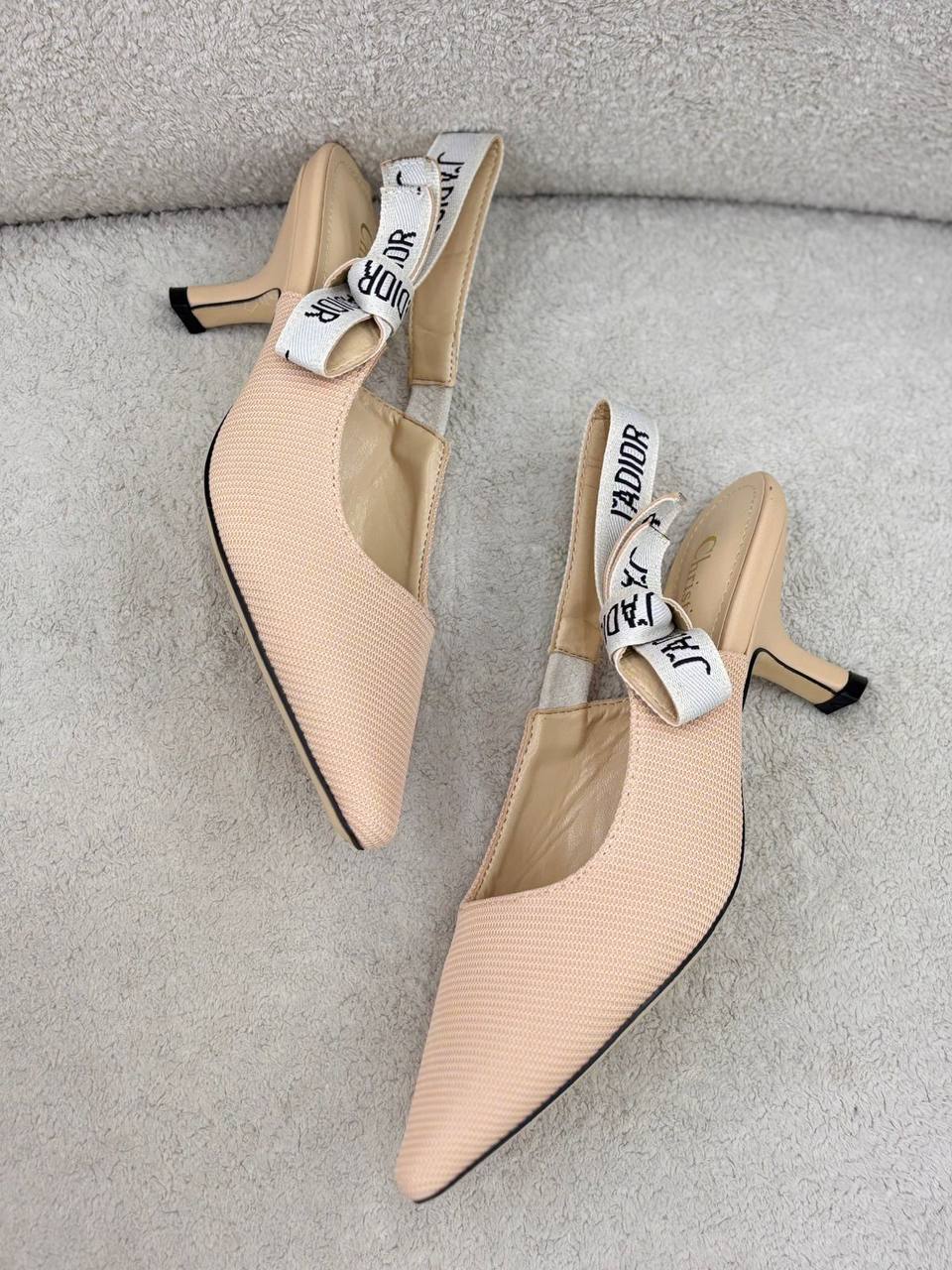 Dior sandal
120 dhs🇦🇪


36-42

Zain55
♥️♥️♥️