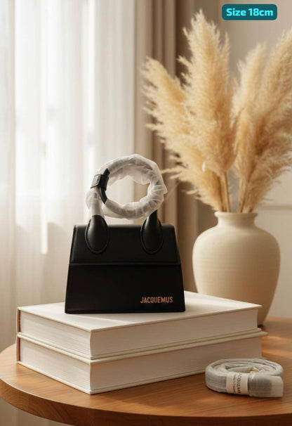 Jacquemus
Best quality

With box’s
🎁🎁🎁

95 dhs🪙🌨️

size 18cm

Zain158
♥️♥️♥️