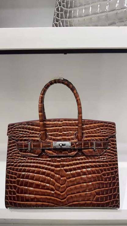 Hermes
New
GOOD QUALITY 
130 dhs👑
SIZE 30CM

Zain200
♥️♥️♥️