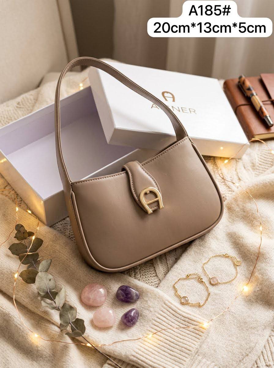 Aigner 

95 dhs
With box 

Zain72
♥️♥️♥️