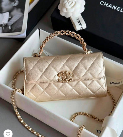 Chanel
105 dhs🇦🇪🇦🇪
good-quality with box 

Zain35
♥️♥️♥️