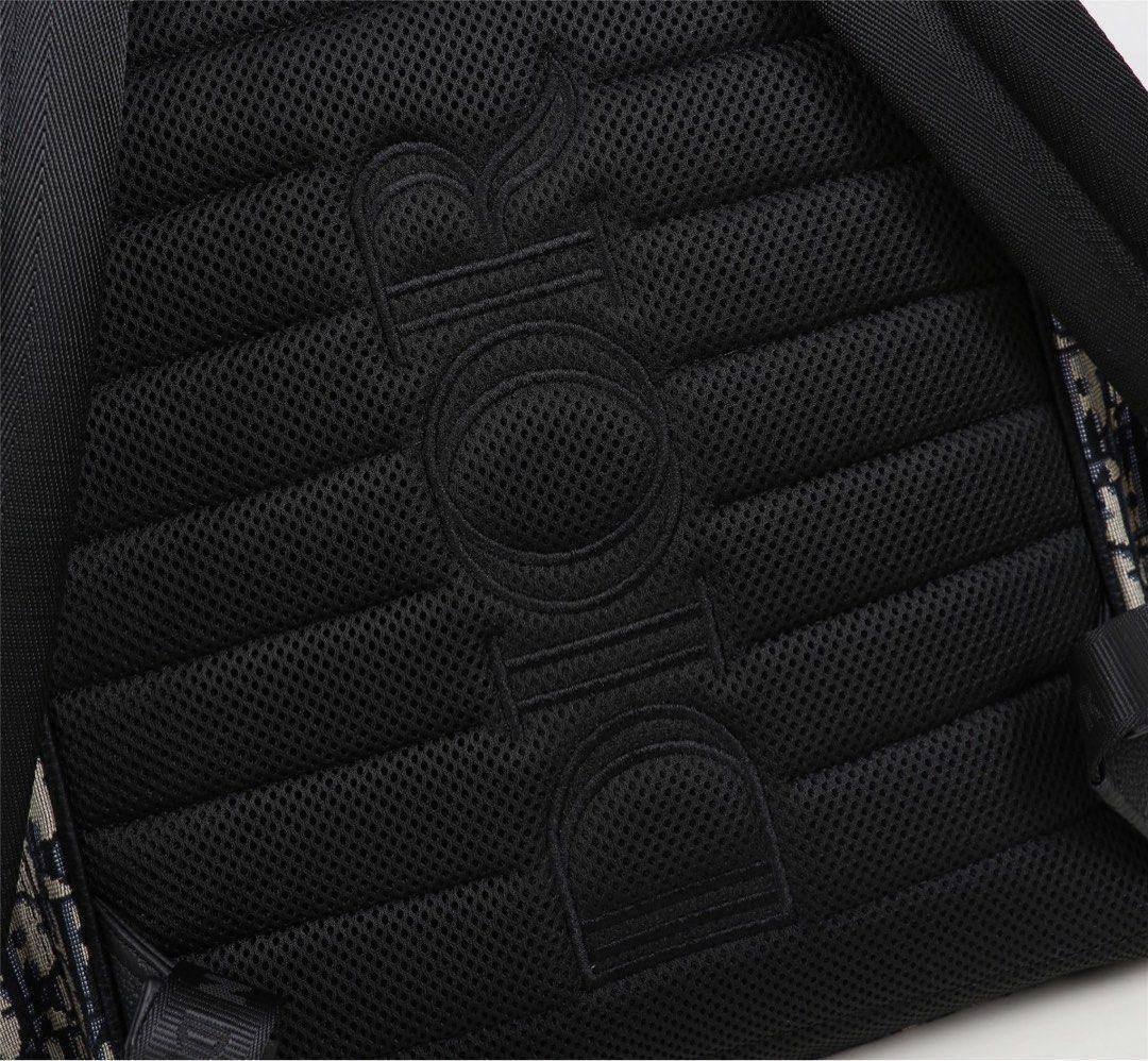 DIOR SADDLE BACKPACK 
PREMIUM QUALITY 
125 dhs❣️

Zain28
♥️♥️♥️