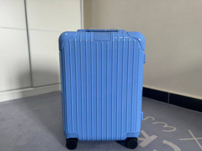 Rimowa Essential 
new came master quality 
480 dhs🌺

Zain39
♥️♥️♥️