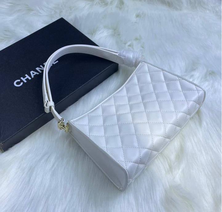 Chanel
95 dhs✅ 

with box
🎁🎁🎁

Zain72
♥️♥️♥️