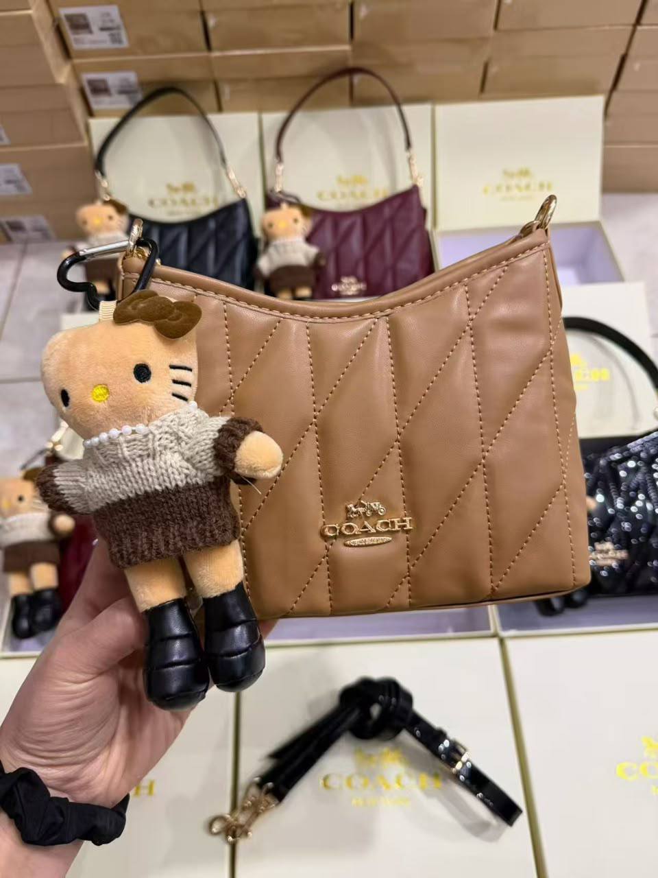 Coach

95 dhs🇦🇪🇦🇪

with box

Zain35
♥️♥️♥️