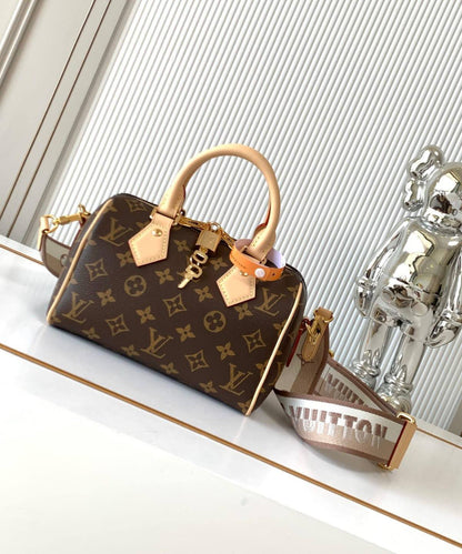 LV Speedy 
Size 20 cm

For Price 👇 WhatsApp✅
0568585901 
0507557372
0552275751 Owner Zain 👌

Zain274
♥️♥️♥️