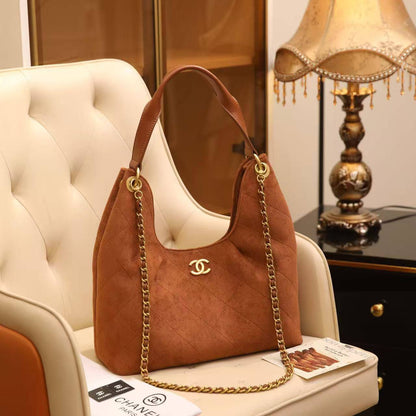 Chanel 
Best quality
100 dhs✅
size 35 Cm

Zain290
♥️♥️♥️