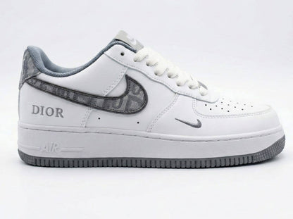 Nike
Size 40 to 45 
95 dhs

Zain27
♥️♥️♥️