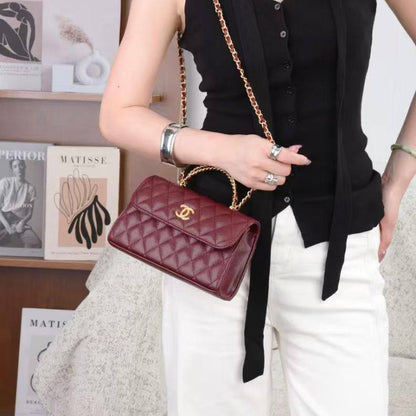 CHANEL 
 GOOD QUALITY 
WITH BOX 
🎁🎁🎁

100 dhs✅
SIZE : 22 cm

Zain295
♥️♥️♥️