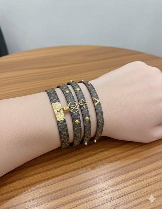 LV  
45 dhs❣️
OFFER 💥
WITH BOX AND PAPER BAG🛍️🎁

Zain89
♥️♥️♥️