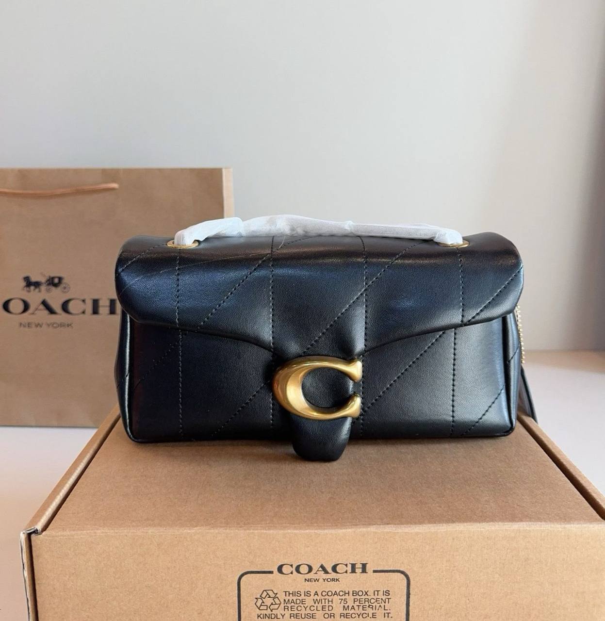 COACH 
HIGH QUALITY 
WITH BOX 
120 dhs💓
Size:26cm

Zain295
♥️♥️♥️
