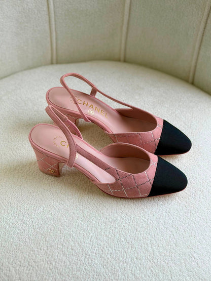 Chanel
Super *AAA* *+* Quality 💯 
With original packing🎁🎁
SIZE:36and41
Available now
450 dhs🇦🇪🇦🇪

Zain309
♥️♥️♥️