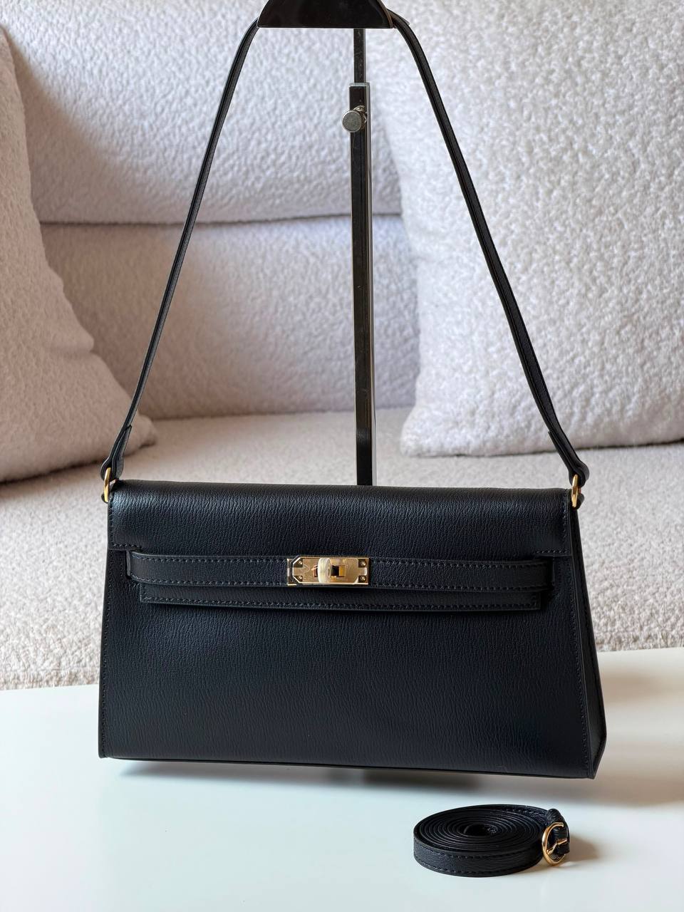 Hermes

 elan 27cm💥Master quality ✅with box📦

380 dhs✅

Zain52
♥️♥️♥️