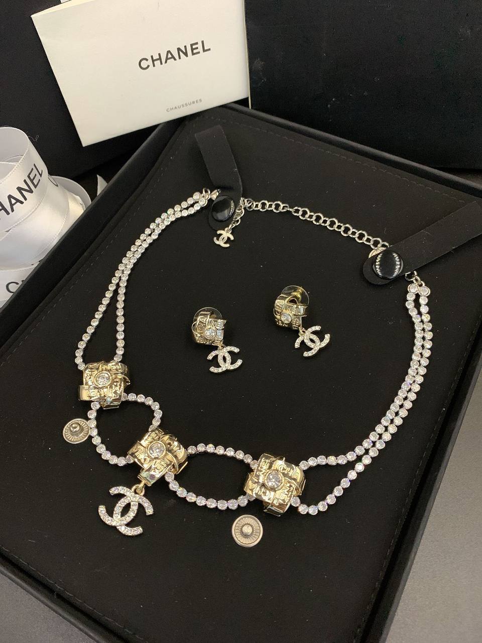 CHANEL 
SET MASTER💫✨
NECKLACE EARRINGS
WITH  SMALL BOX AND PAPER BAG🛍️🎁
180 DHS🇦🇪🇦🇪

Zain89
♥️♥️♥️