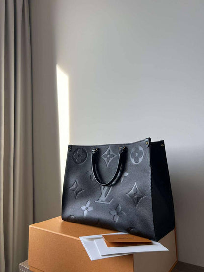 LV
95 dhs❤️   36cm
105 dhs❤️   41cm
Two size

Zain26
♥️♥️♥️