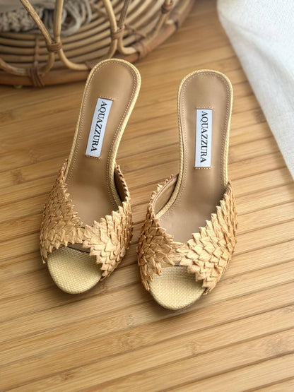 Aquazzura
AAA Quality
𝗦𝗶𝘇𝗲 𝟯𝟲 𝘁𝗼𝗼 𝟰𝟮 
550 dhs💓

Zain303
♥️♥️♥️