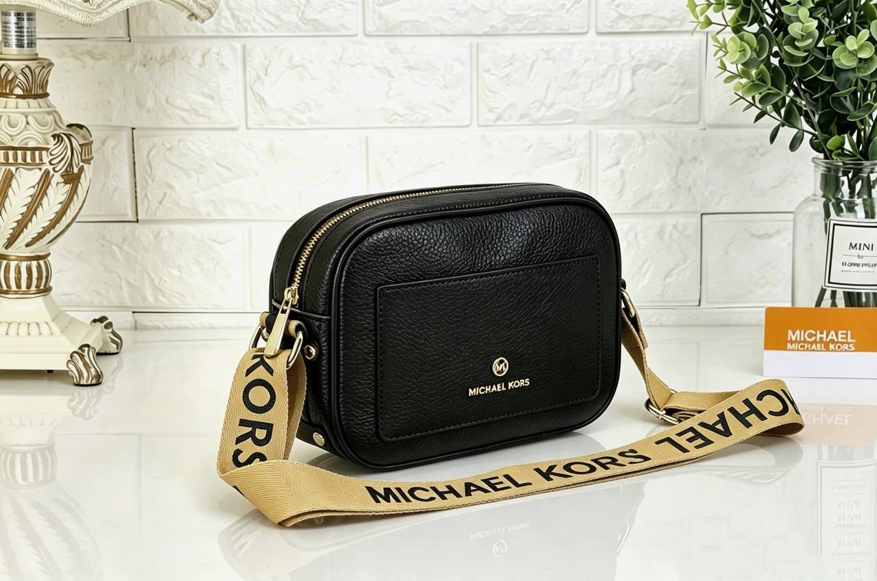 MK 

NEW CAME 

GOOD QUALITY 

85 DHS🇦🇪🇦🇪🇦🇪

SIZE: 24cm

Zain295
♥️♥️♥️