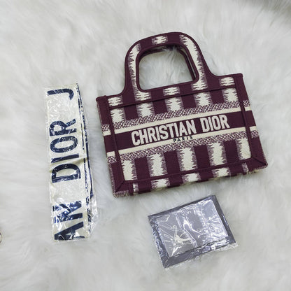 Dior 
90 dhs❣️
Good quality 👌

Zain235
♥️♥️♥️