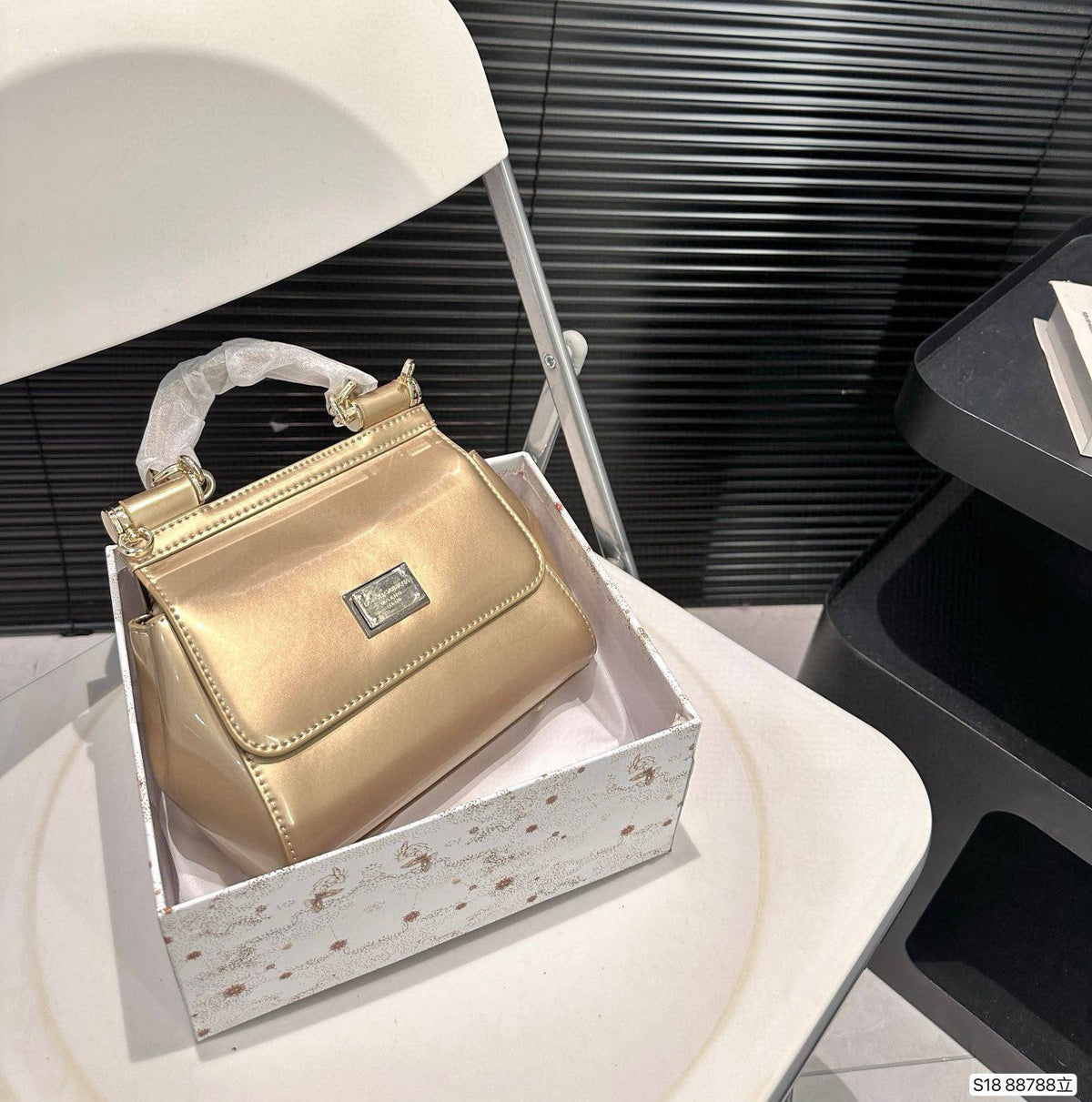 DOLCE&GABBANA 

NEW CAME 

HIGH QUALITY 
WITH BOX 
105 dhs🇦🇪🇦🇪

Zain39
♥️♥️♥️