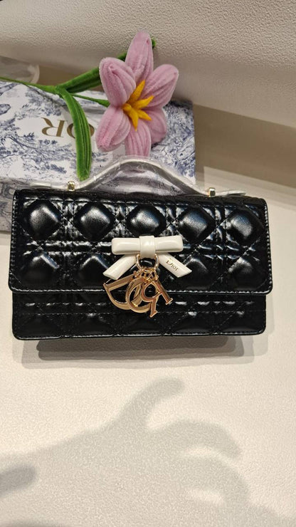 DIOR 
22cm 

box
🎁🎁🎁

120 dhs✅

Zain44
♥️♥️♥️
