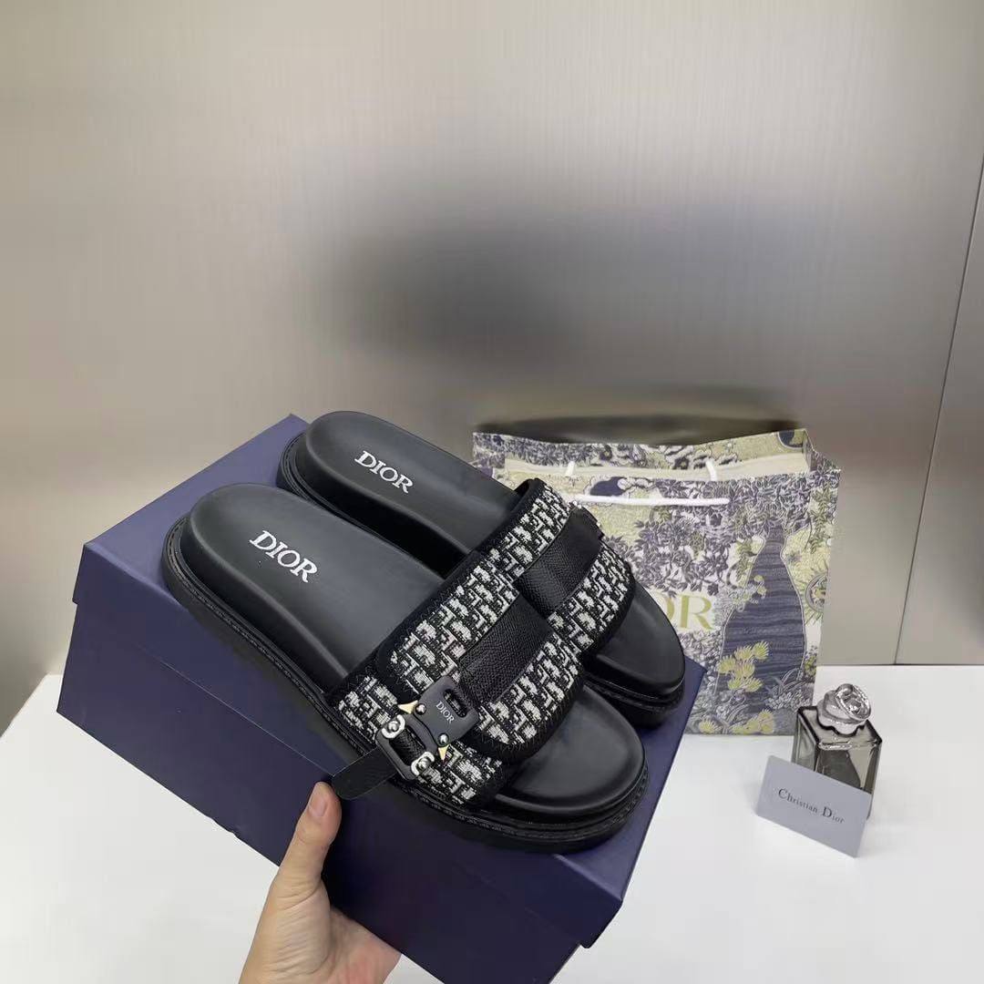 Dior Slipper
36-41
110 dhs🌺

Zain40
♥️♥️♥️
