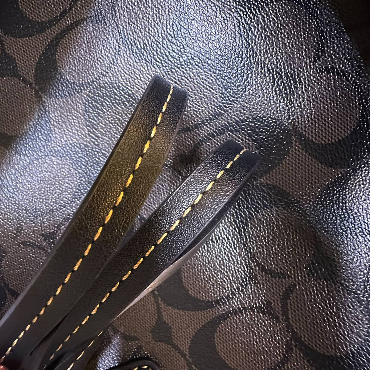 COACH 

NEW CAME 

HIGH QUALITY 

WITH POUCH 
115 dhs🇦🇪🇦🇪

Zain295
Zain17
♥️♥️♥️