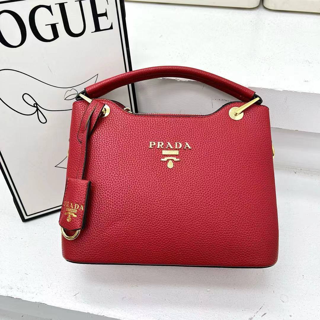 Prada
75 dhs✅

Zain232
♥️♥️♥️