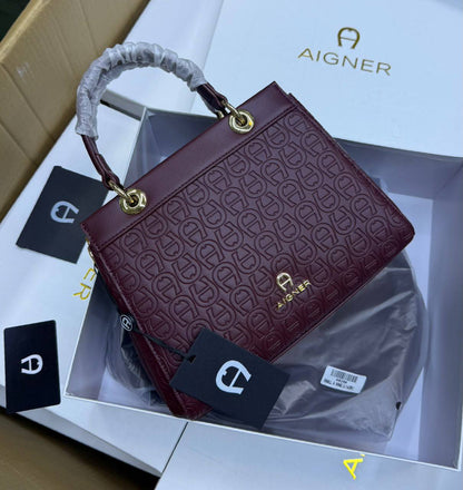 AIGNER 
Class A quality 
with box 
140 dhs💓

Zain175
♥️♥️♥️
