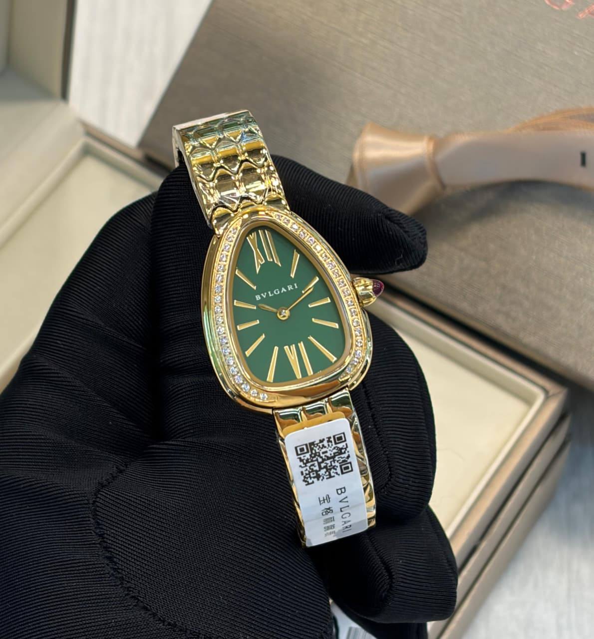 Bvlgari watch for ladies 
good quality 
270 dhs❣️

Zain59
♥️♥️♥️
