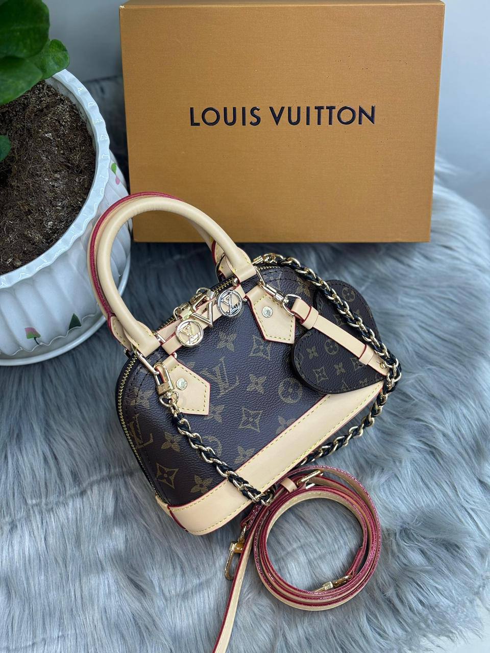 LV ALMA
SIZE  ……… 20CM 🥰🥰🥰
95 dhs🪙🌨️

with BOX 
🎁🎁🎁

Zain244
♥️♥️♥️