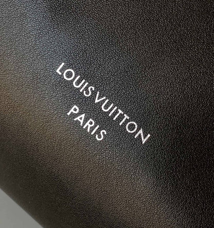 LV

MASTER QUALITY 

WITH DOUBLE BOX 
🎁🎁🎁

300 dhs🪙🖤

Zain39
♥️♥️♥️