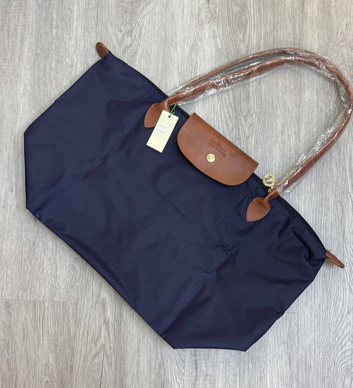 LONG CHAMP
60 dhs🪙🌨️
50*33*30

Zain40
♥️♥️♥️