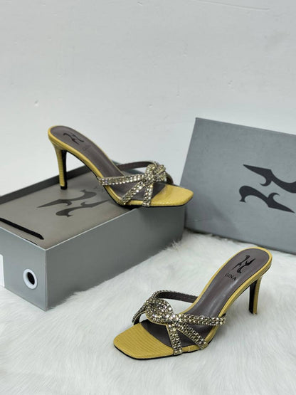 Gina - YSL

New arrived 
Size 36 to 41

115 dhs🪙🌨️

Zain21
♥️♥️♥️