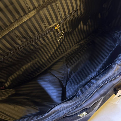 Victoria's Secret 

travelling bag 

new came 
big size 
good quality 
105 dhs🇦🇪🇦🇪

Zain295
♥️♥️♥️