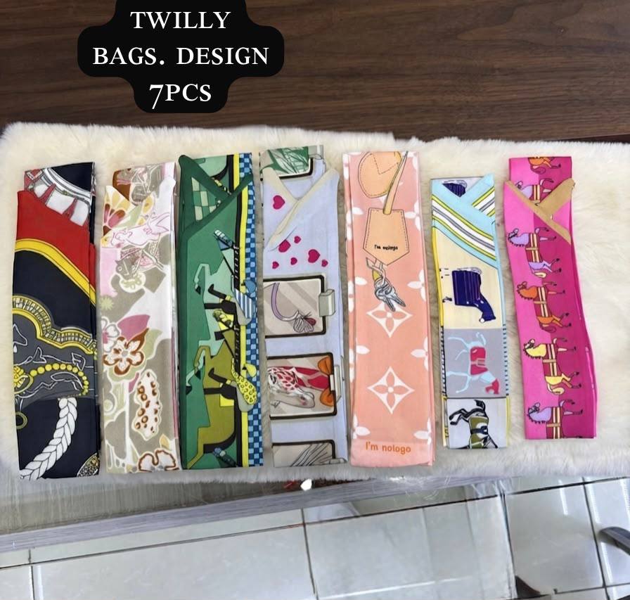 Silk scarf 
40 dhs✅

Zain93
♥️♥️♥️