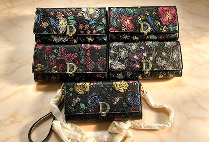 Dior
105 dhs✅
size：21cm
High-quality with box

Zain35
♥️♥️♥️