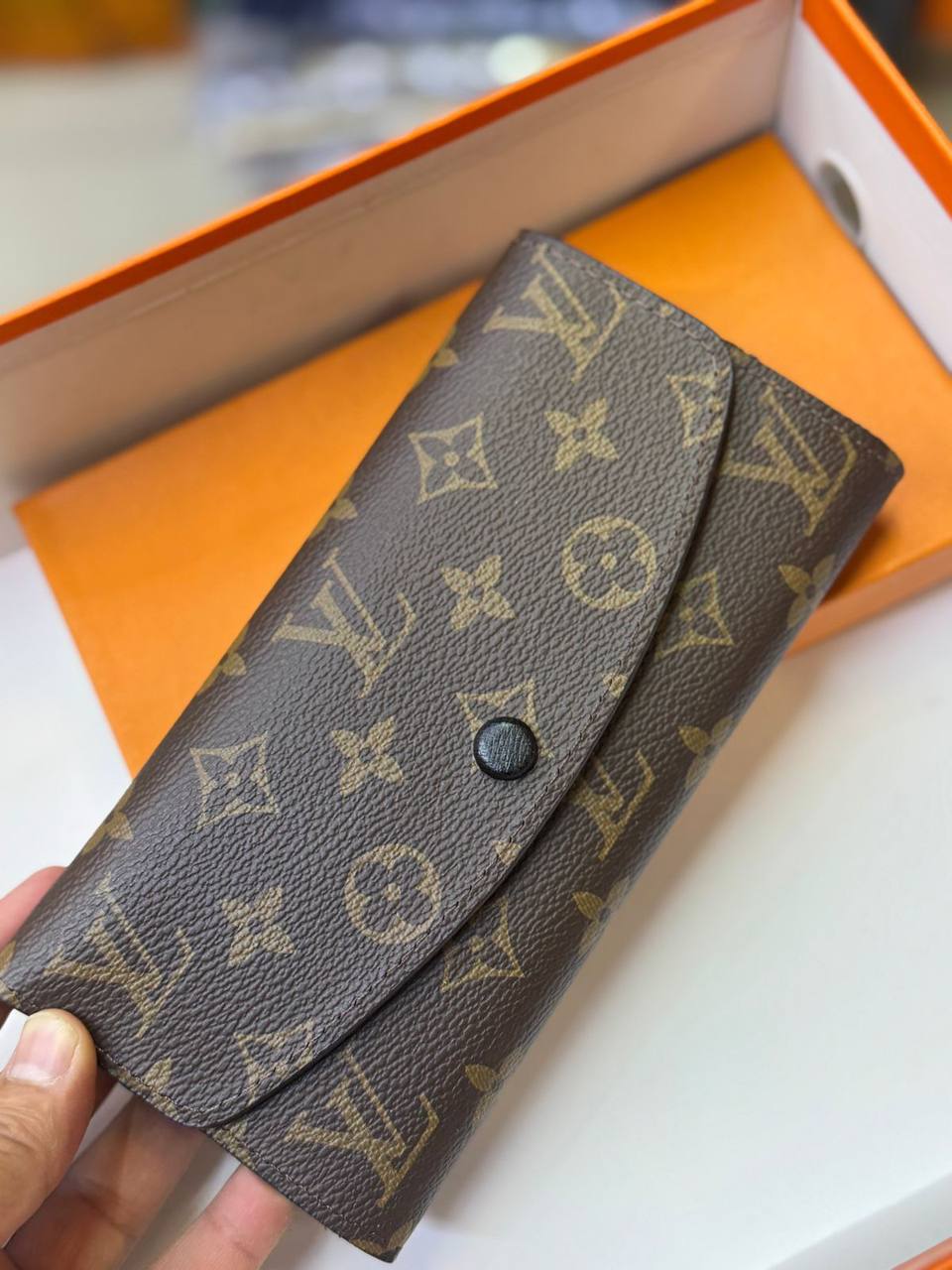 LV Ladies wallet

With box
🎁🎁🎁

40 dhs✅
Good quality

Zain93
♥️♥️♥️